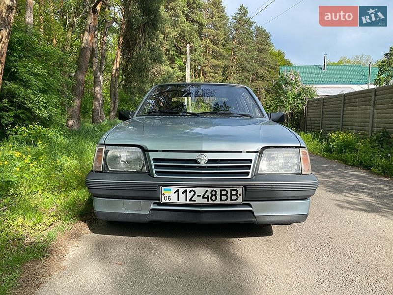 Хэтчбек Opel Ascona 1987 в Житомире