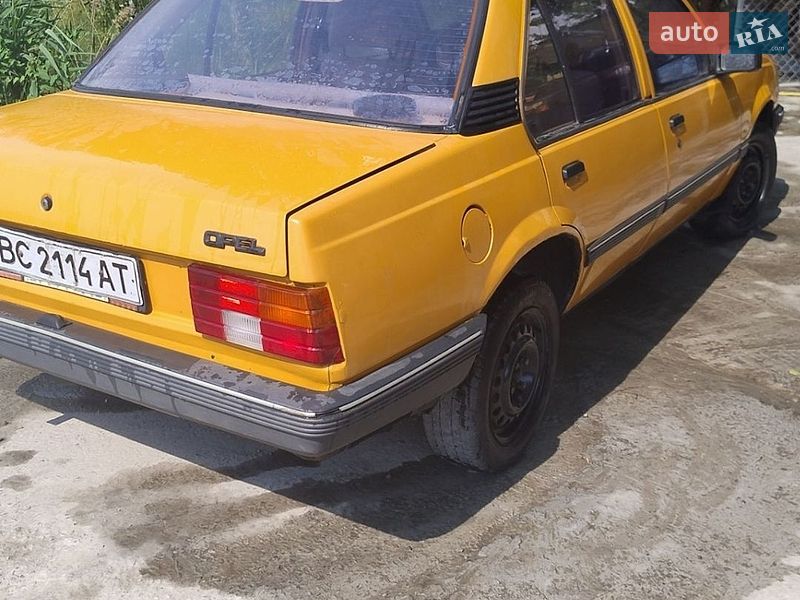 Седан Opel Ascona 1986 в Добротворе