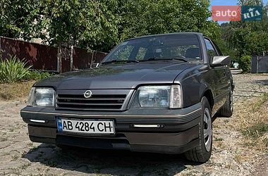 Седан Opel Ascona 1988 в Могилів-Подільському Седан Opel Ascona 1988 в Могилів-Подільському