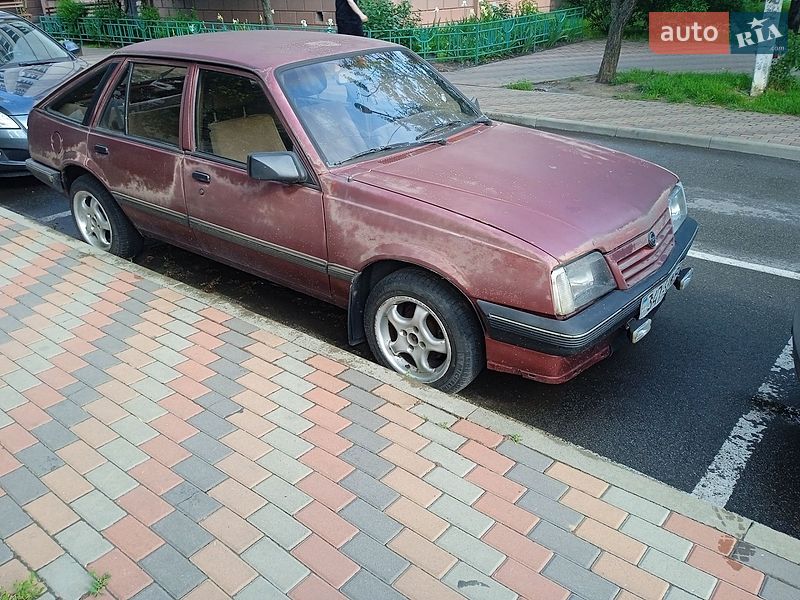 Седан Opel Ascona 1986 в Вишневом