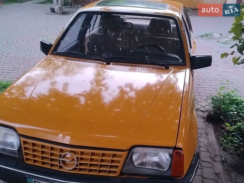 Седан Opel Ascona 1986 в Добротворе