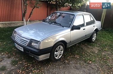 Седан Opel Ascona 1988 в Владимире