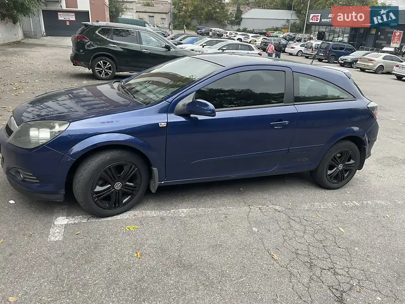 Хэтчбек Opel Astra GTC 2008 в 