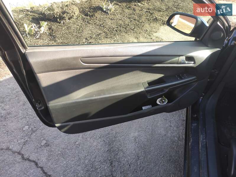 Хетчбек Opel Astra GTC 2009 в Жашківу