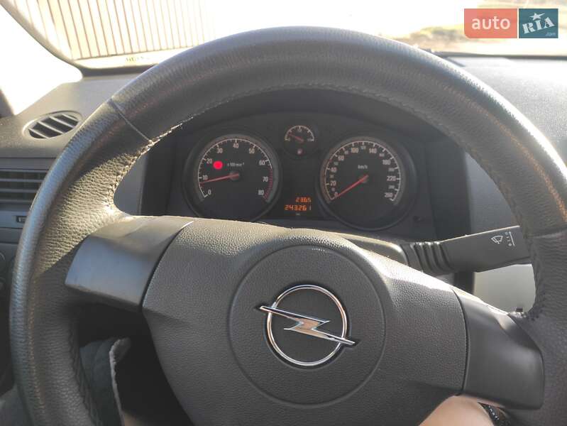 Хетчбек Opel Astra GTC 2009 в Жашківу