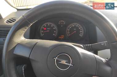 Хэтчбек Opel Astra GTC 2009 в 