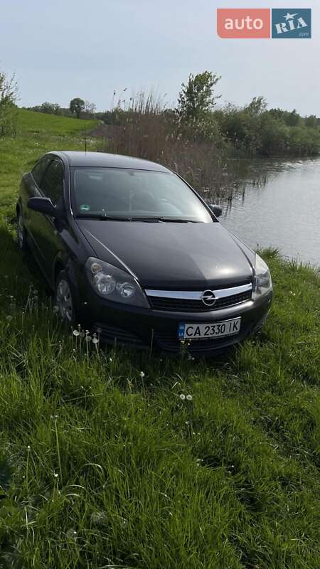 Хэтчбек Opel Astra GTC 2009 в 