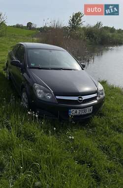 Хэтчбек Opel Astra GTC 2009 в 