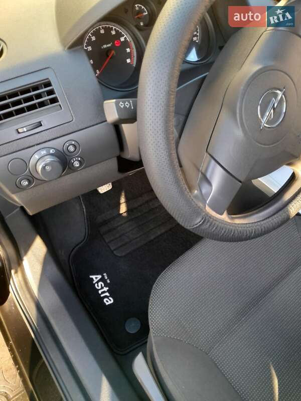 Хетчбек Opel Astra GTC 2009 в Стрию