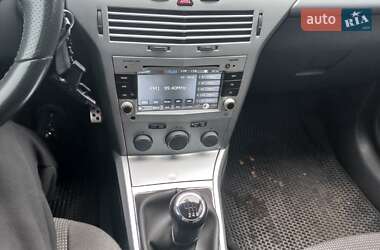 Хэтчбек Opel Astra GTC 2008 в 