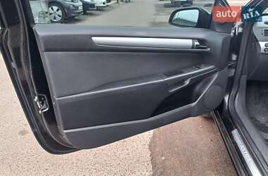 Хэтчбек Opel Astra GTC 2008 в 