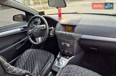 Хетчбек Opel Astra GTC 2006 в 