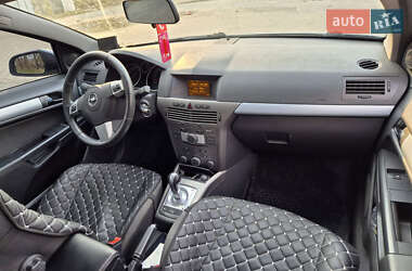 Хетчбек Opel Astra GTC 2006 в 