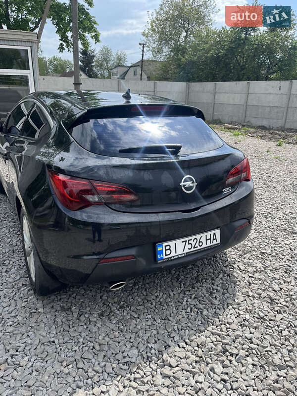 Хэтчбек Opel Astra GTC 2013 в Глобине