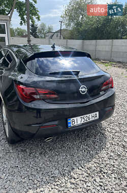 Хэтчбек Opel Astra GTC 2013 в 