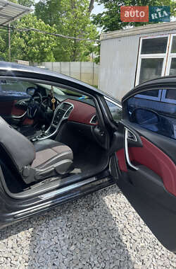 Хэтчбек Opel Astra GTC 2013 в 