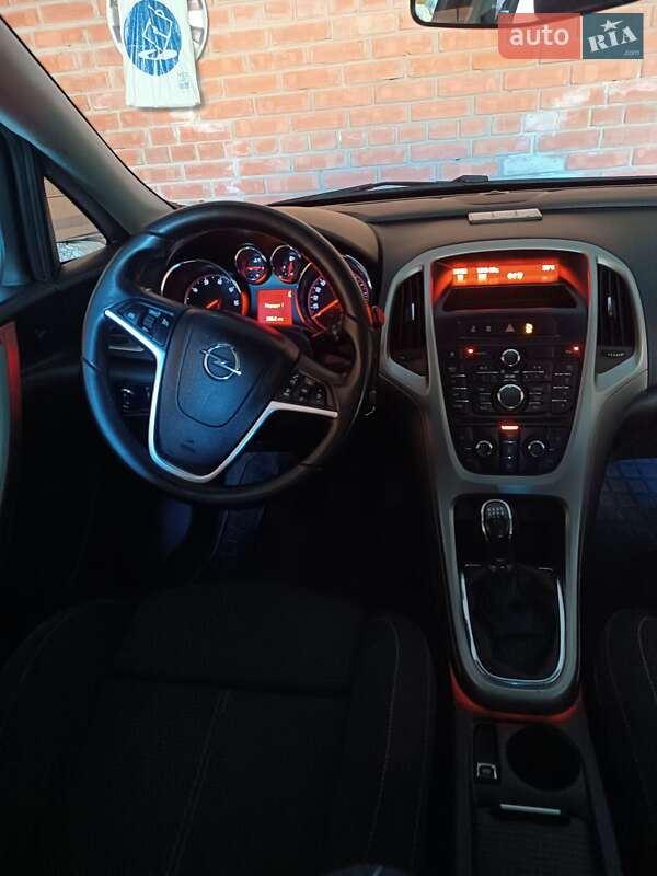 Хэтчбек Opel Astra GTC 2011 в Полтаве