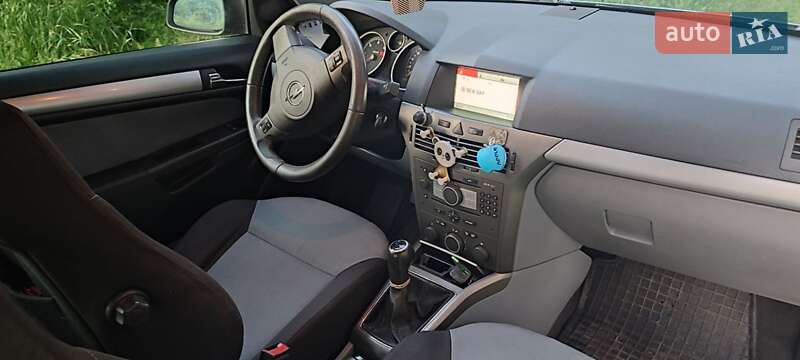 Хэтчбек Opel Astra GTC 2006 в Звягеле