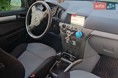 Хэтчбек Opel Astra GTC 2006 в 