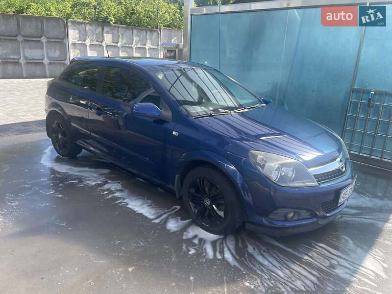 Хэтчбек Opel Astra GTC 2008 в 