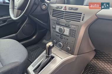 Хэтчбек Opel Astra GTC 2006 в 