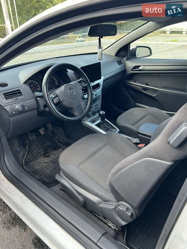 Хэтчбек Opel Astra GTC 2009 в Черкассах