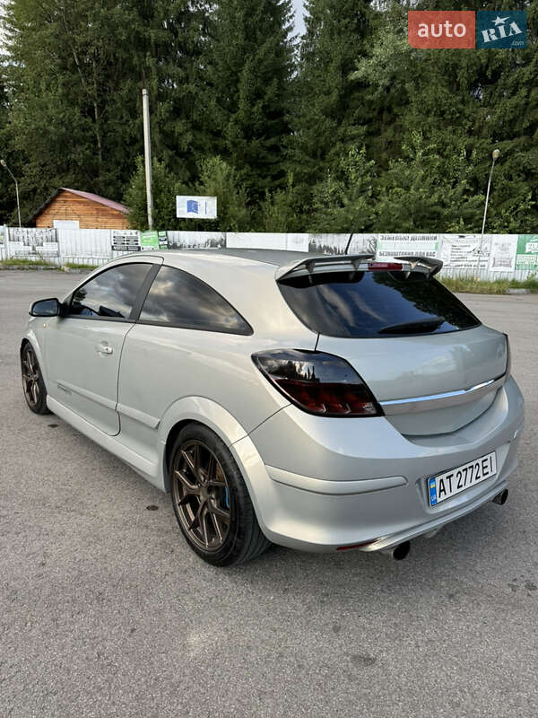 Хетчбек Opel Astra GTC 2004 в Чернівцях