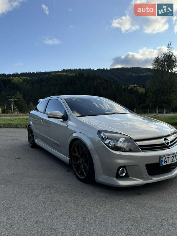 Хетчбек Opel Astra GTC 2004 в Чернівцях
