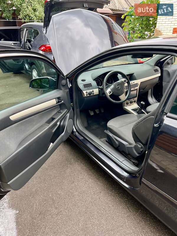 Купе Opel Astra GTC 2007 в Сумах