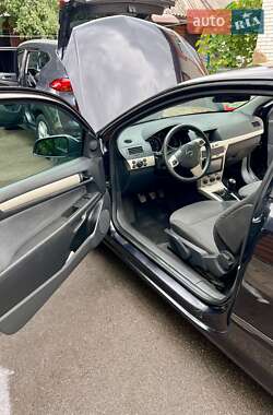 Купе Opel Astra GTC 2007 в 