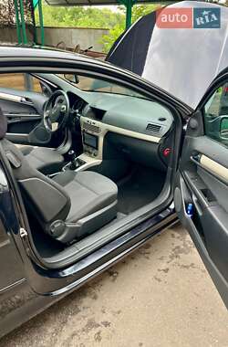 Купе Opel Astra GTC 2007 в 