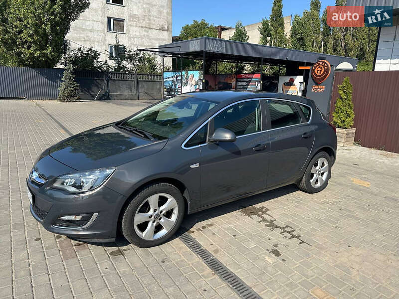 Хэтчбек Opel Astra GTC 2015 в Раздельной