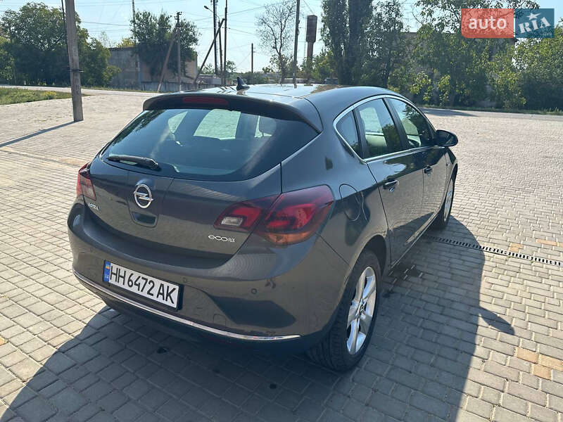 Хэтчбек Opel Astra GTC 2015 в Раздельной