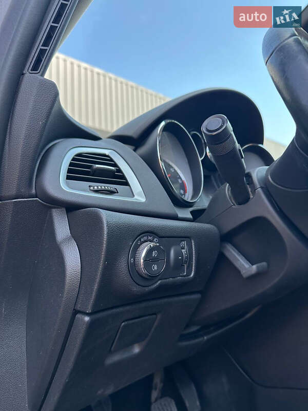 Хэтчбек Opel Astra GTC 2015 в Раздельной