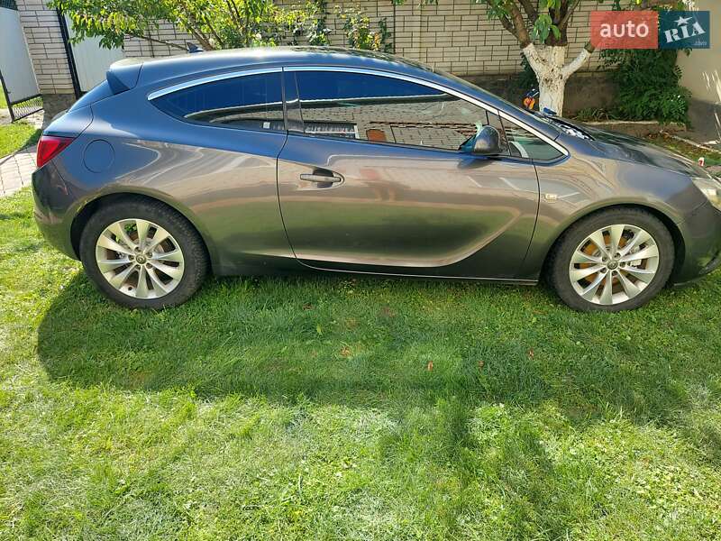 Хэтчбек Opel Astra GTC 2012 в Баре