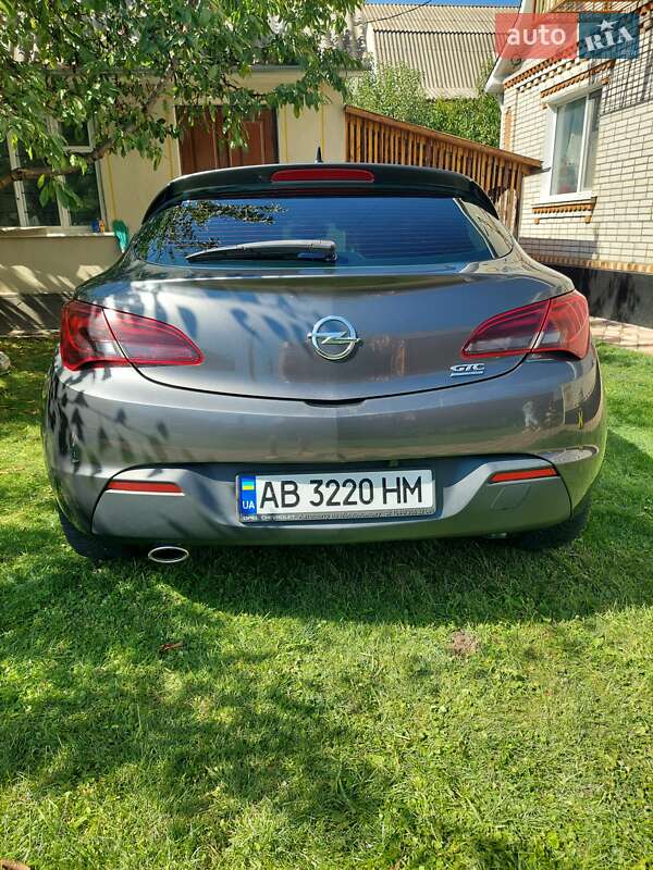 Хэтчбек Opel Astra GTC 2012 в Баре