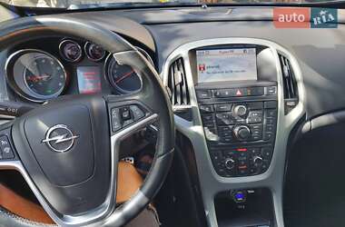 Хэтчбек Opel Astra GTC 2012 в 