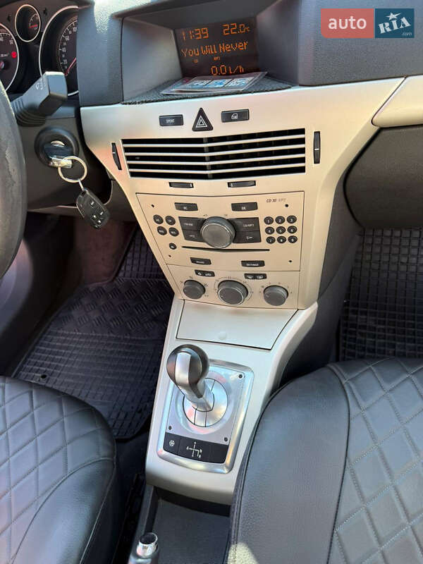 Хэтчбек Opel Astra GTC 2008 в Измаиле