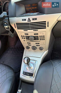 Хэтчбек Opel Astra GTC 2008 в 