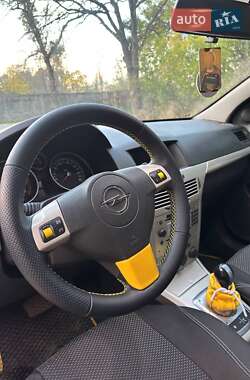 Хетчбек Opel Astra GTC 2007 в 