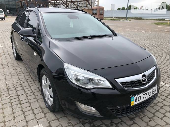 Opel Astra 2011 року