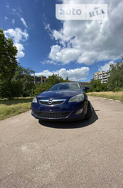 Универсал Opel Astra Sports Tourer 2012 в Чернигове