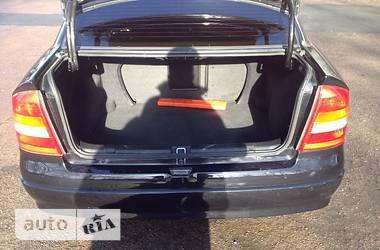 Седан Opel Astra 2006 в 