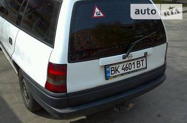 Универсал Opel Astra 1995 в Ровно