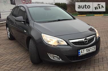 Хэтчбек Opel Astra 2011 в Снятине