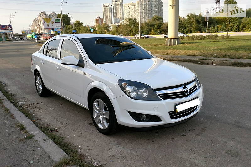 Седан Opel Astra 2014 в Киеве