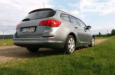 Универсал Opel Astra 2011 в Калуше