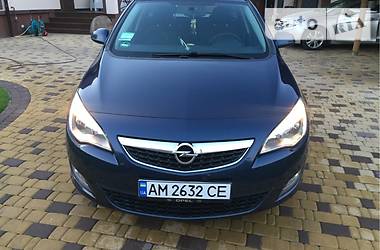 Универсал Opel Astra 2012 в Житомире