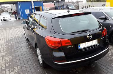 Универсал Opel Astra 2013 в Ровно