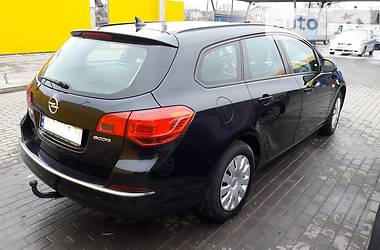 Универсал Opel Astra 2013 в Ровно